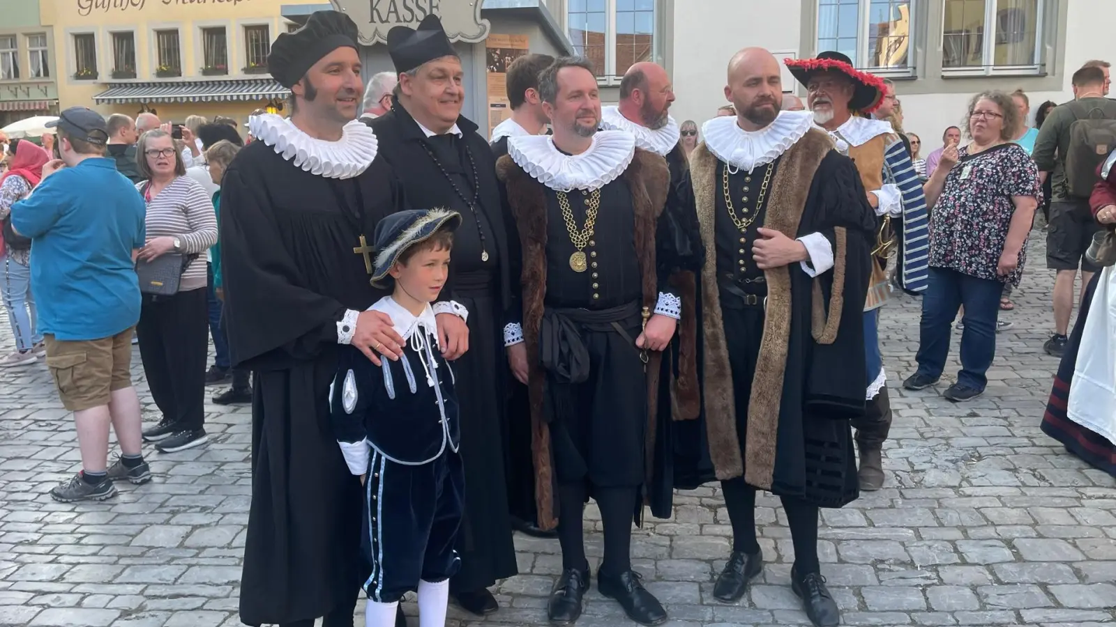 Zweiter Tag bei den Pfingsfestspielen in Rothenburg. Bei bestem Wetter gibt es überall in der Stadt mittelalterliches Treiben zu bewundern. (Foto: Gerhard Krämer)