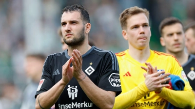 Soll den HSV im Winter verlassen: Levin Öztunali (links). (Foto: Heiko Becker/dpa)