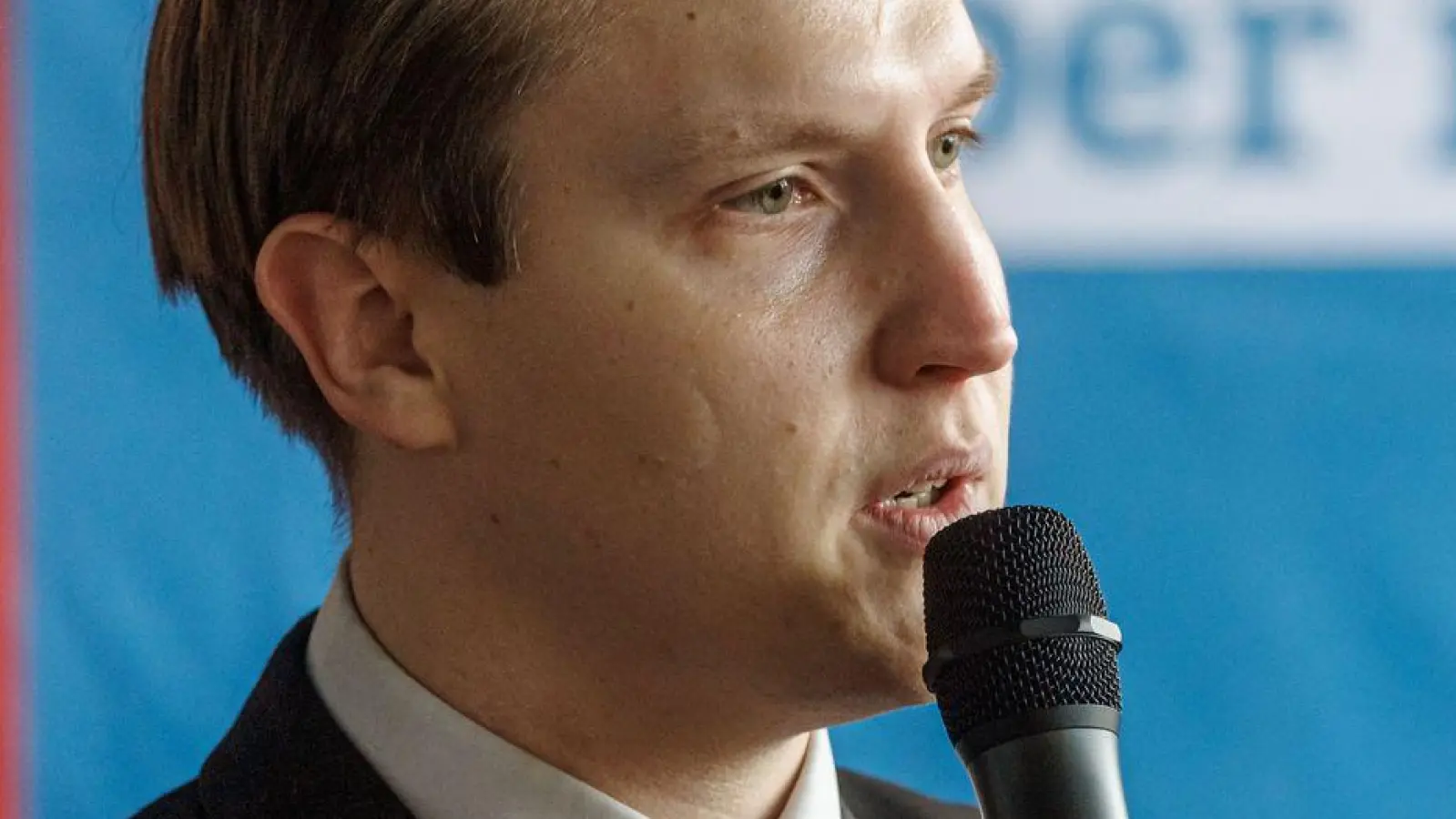 AfD-Nachwuchspolitiker Kevin Dorow wird doch nicht aus der Partei ausgeschlossen, muss dafür aber auf seine Ämter verzichten. (Archivbild) (Foto: Markus Scholz/dpa)