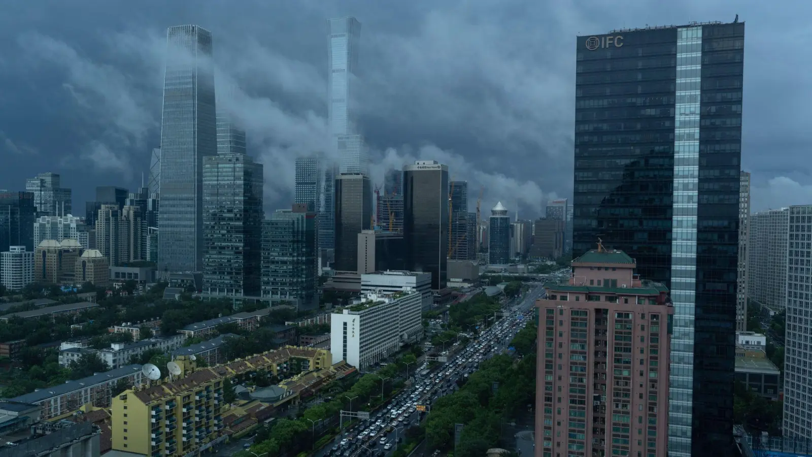 Chinas Politbüro will am Wachstumsziel für dieses Jahr festhalten. (Archivbild)   (Foto: Ng Han Guan/AP/dpa)