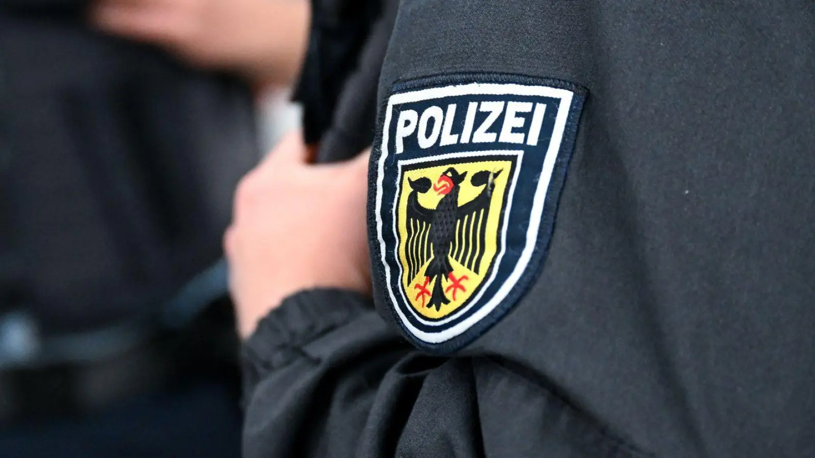 Die Bundespolizei sucht nach den fünf Männern. (Symbolbild) (Foto: Sven Hoppe/dpa)