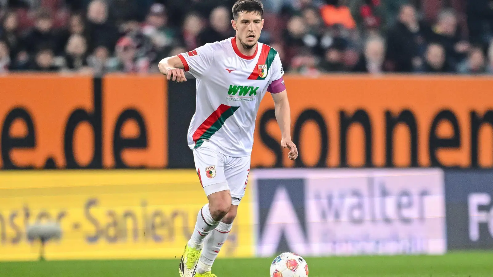 Keven Schlotterbeck zieht es nach England. (Archivbild) (Foto: Harry Langer/dpa)