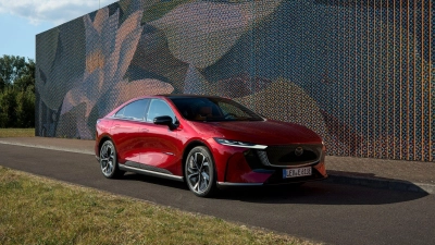 Akku-Limousine: Der Mazda 6e mit E-Antrieb soll dem VW ID.7 Konkurrenz machen. (Foto: Mazda/dpa-tmn)