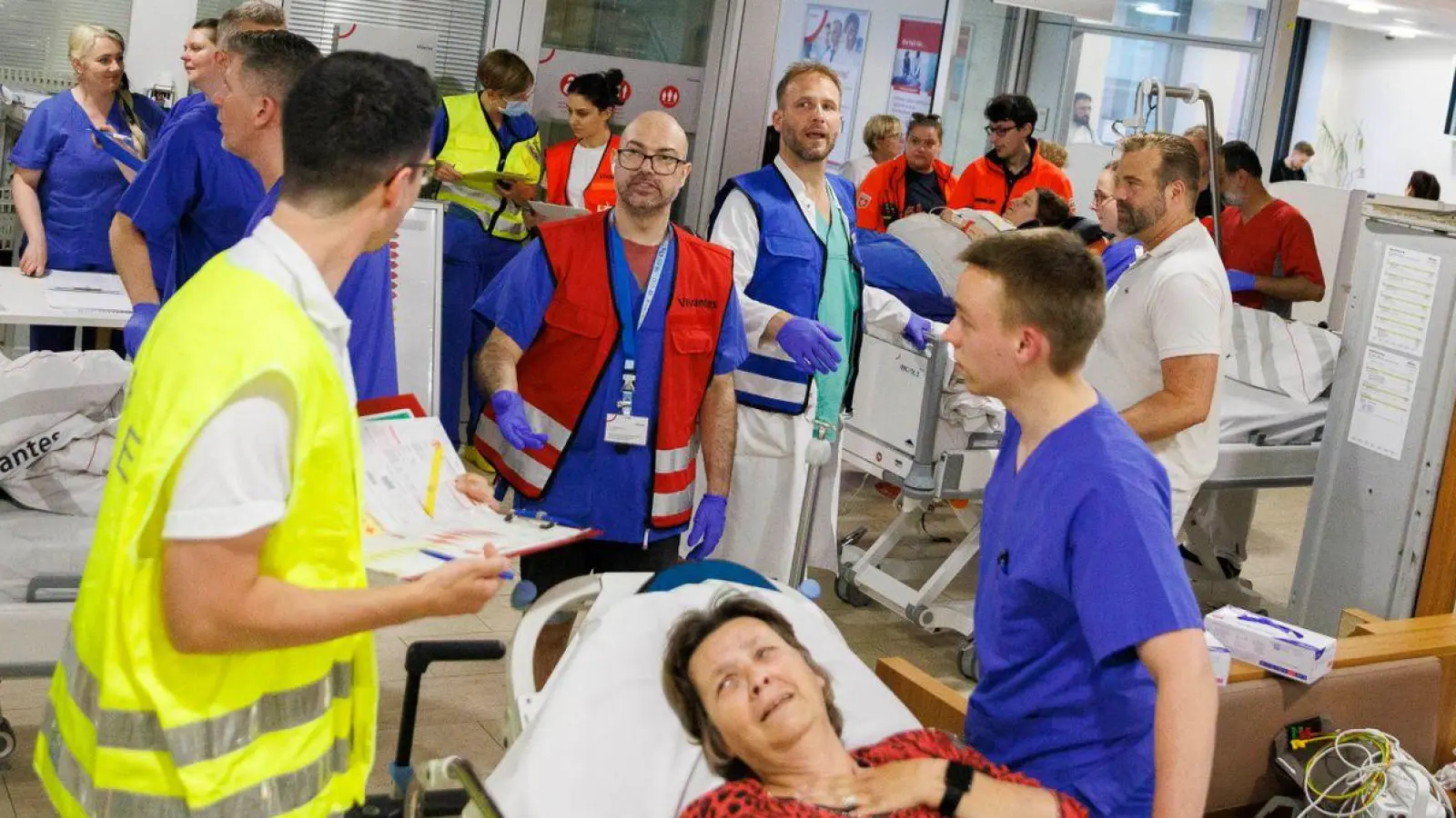 Laut Gesundheitsverwaltung war diese unangekündigte Übung in diesem Jahr bereits die siebte Krankenhausübung. (Foto: Carsten Koall/dpa)