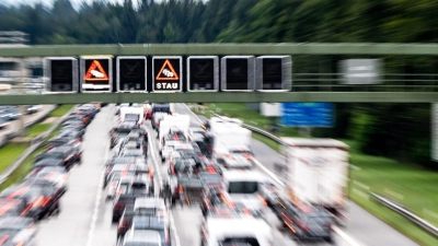 Gewusel und Stop-and-go: Manchmal ist es gar nicht so einfach, die Augen überall zu haben und dann kracht's schon mal. (Foto: Matthias Balk/dpa/dpa-tmn)