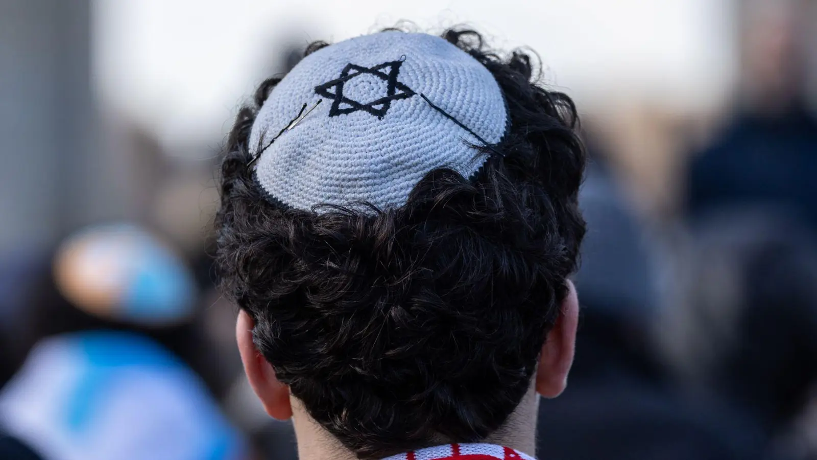 Um Antisemitismus zu bekämpfen, stellt ein Bündnis konkrete Forderungen auf (Symbolbild). (Foto: Hannes P Albert/dpa)