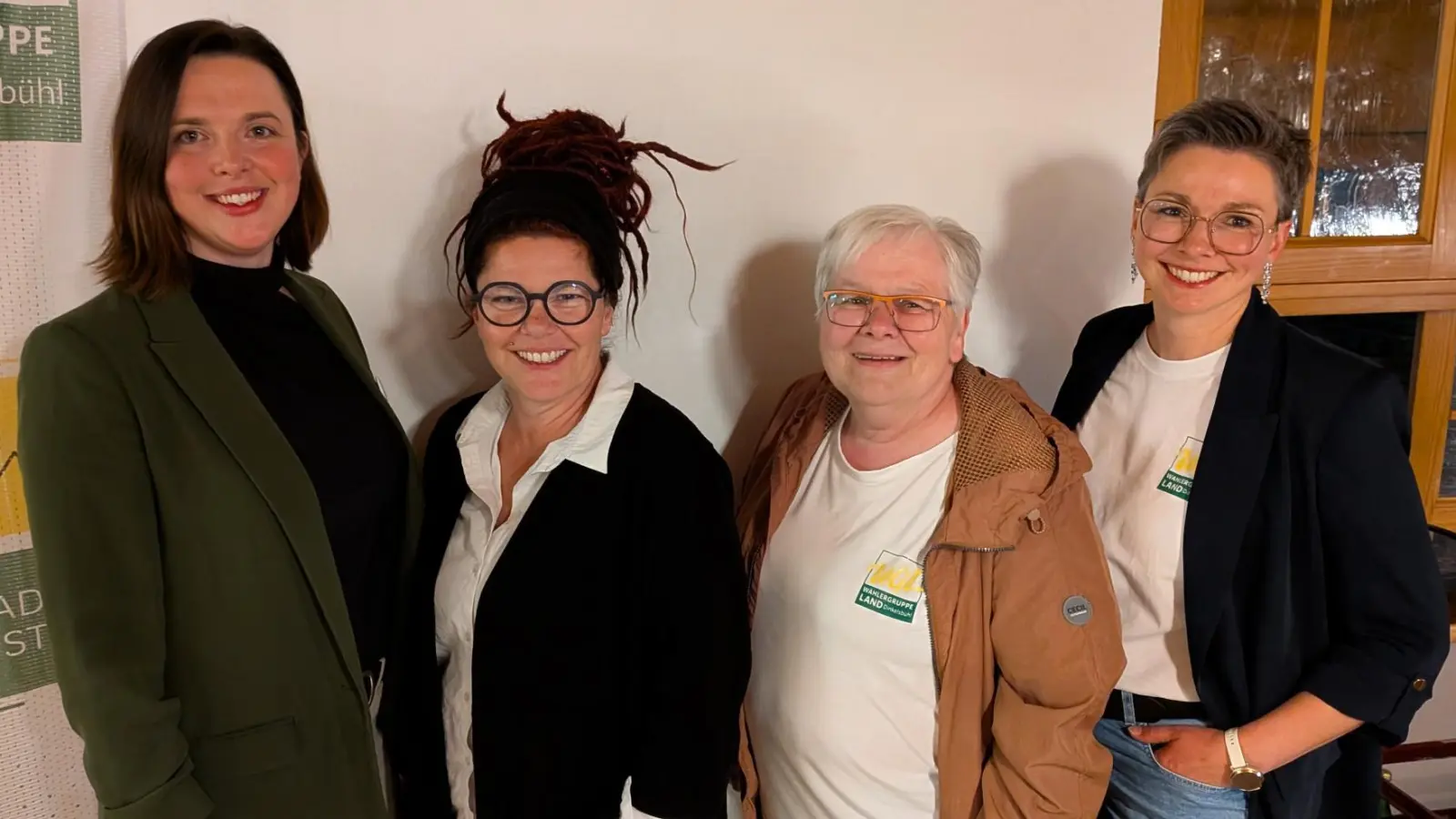 Der neue Vorstand besteht aus einer Frauenriege: Vorsitzende Larissa Burggraf, zweite Vorsitzende Heike Wikarek, Kassenverwalterin Karin Feeß und Schriftführerin Andrea Maier ( v. l) lenken nun die Geschicke der Wählergruppe Land. (Foto: Friedrich Zinnecker)