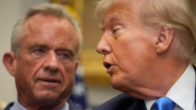 Trump und sein Gesundheitsminister nehmen Autismus in den Fokus.  (Foto: Mark Schiefelbein/AP/dpa)