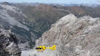 Beim Abgang einer Lawine im Ortler-Gebirge in Südtirol sind mindestens drei Deutsche ums Leben gekommen. Zwei werden noch vermisst, laut Bergwacht haben sie keine Überlebenschancen mehr. (Archivbild Handout)  (Foto: -/Bergrettung Italien/dpa)