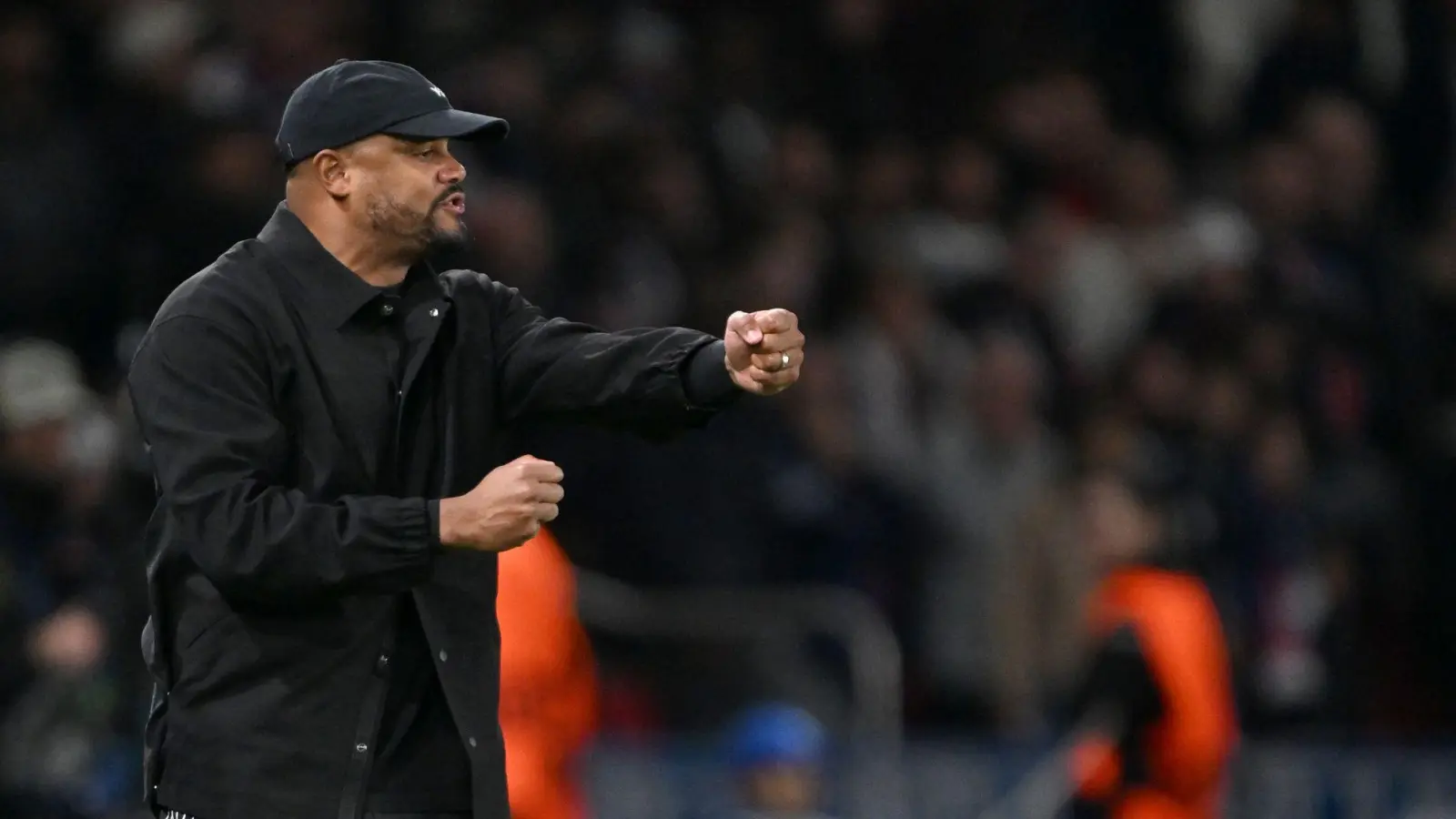 Vincent Kompany ballt die Fäuste: Gibt es in Berlin den zehnten Sieg? (Foto: Federico Gambarini/dpa)