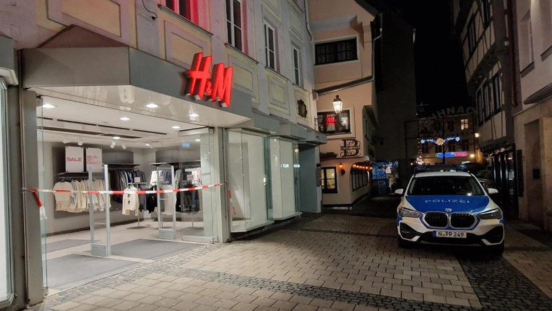 Im März beginnt die Berufungsverhandlung gegen Jugendliche, die unter anderem diese H&amp;M-Niederlassung im Ansbacher Stadtzentrum überfallen haben.  (Foto: Andrea Walke)