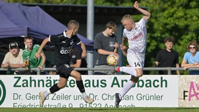 Sowohl für den FC/DJK Burgoberbach (links Maximilian Böhmländer) als auch für die SG TSV/DJK Herrieden (Maximilian Bog) stehen Derbys auf dem Programm. Der FC ist am Samstag zu Gast bei den Spfr Dinkelsbühl, die Herrieder empfangen am Sonntag den SC Aufkirchen.  (Foto: Martin Rügner)