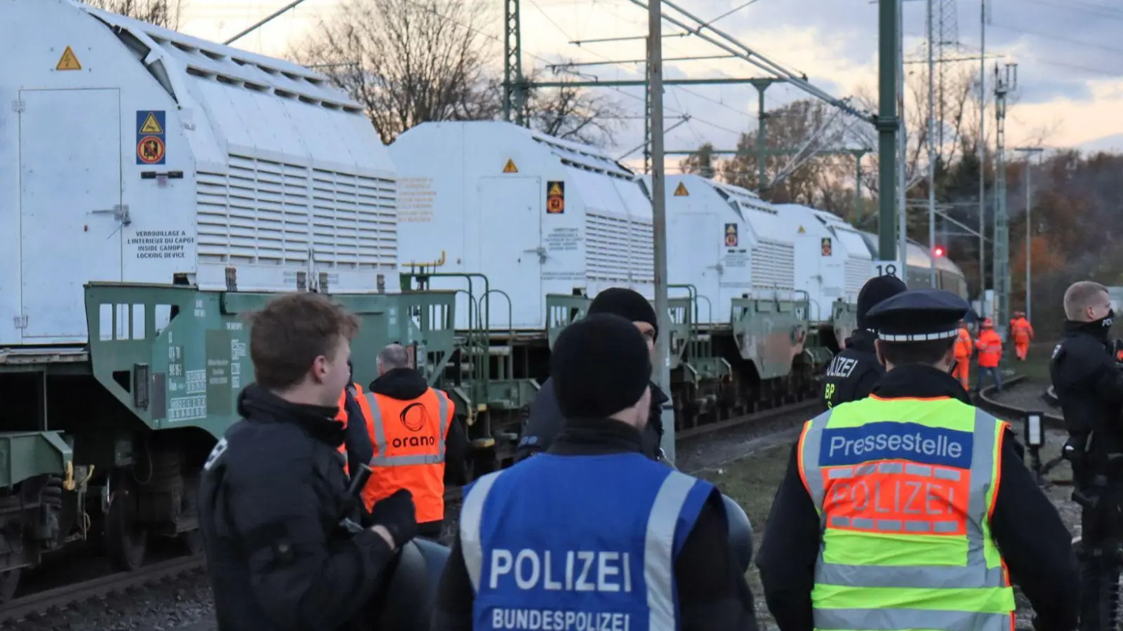 Der Castor-Transport hat Deutschland erreicht. (Foto: René Priebe/dpa)