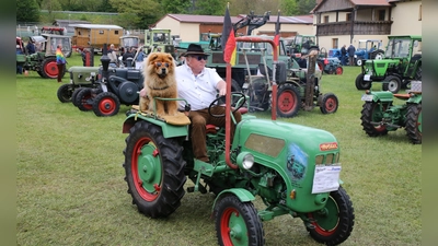 Ein Blick in die Vergangenheit: Im Rahmen der Sitzmann-Ausstellung fand unter anderem ein Oldtimer-Schlepper-Treffen statt. (F.: Alexander Biernoth)