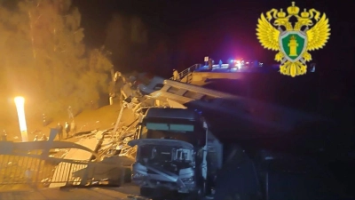 In der russischen Region Brjansk entgleiste in der Nacht ein Zug, nach Behördenangaben gab es Tote und zahlreiche Verletzte.  (Foto: -/Interregionale Verkehrsstaatsanwaltschaft Moskau via XinHua/dpa)