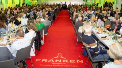 Die Wahl der Fränkischen Weinkönigin wird von der Gebietsweinwerbung Frankenwein-Frankenland GmbH organisiert. (Archivbild) (Foto: Julien Becker/dpa)