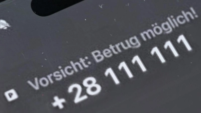 Besser nicht drangehen: Vodafone warnt bei einem Anruf vor einer möglichen Betrugsmasche, hier ein gestelltes Bild mit einer fiktiven Telefonnummer, die Vodafone nur zwischenzeitlich zu technischen Testzwecken geschaltet hatte. (Foto: Wolf von Dewitz/dpa)