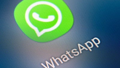 Whatsapp muss sich seit einigen Wochen neben den Wettbewerbsregeln auch an weitere strengere EU-Digitalregeln halten. (Symbolbild) (Foto: Fabian Sommer/dpa)