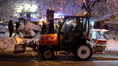 Salz wollen die Kommunen möglichst wenig streuen. (Archivbild) (Foto: Sven Hoppe/dpa)