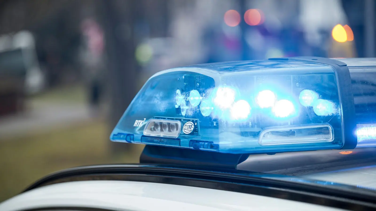 Der Fahrer fuhr davon, ohne der Frau zu helfen. (Symbolbild) (Foto: Daniel Vogl/dpa)