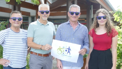 Freuen sich auf viele Besucher beim Sommerfest der Lebenshilfe: Karl-Otto Mollwitz, Werner Mönikheim, Dr. Mathias Bender und Corinna Lunz (von links). (Foto: Helmut Meixner)