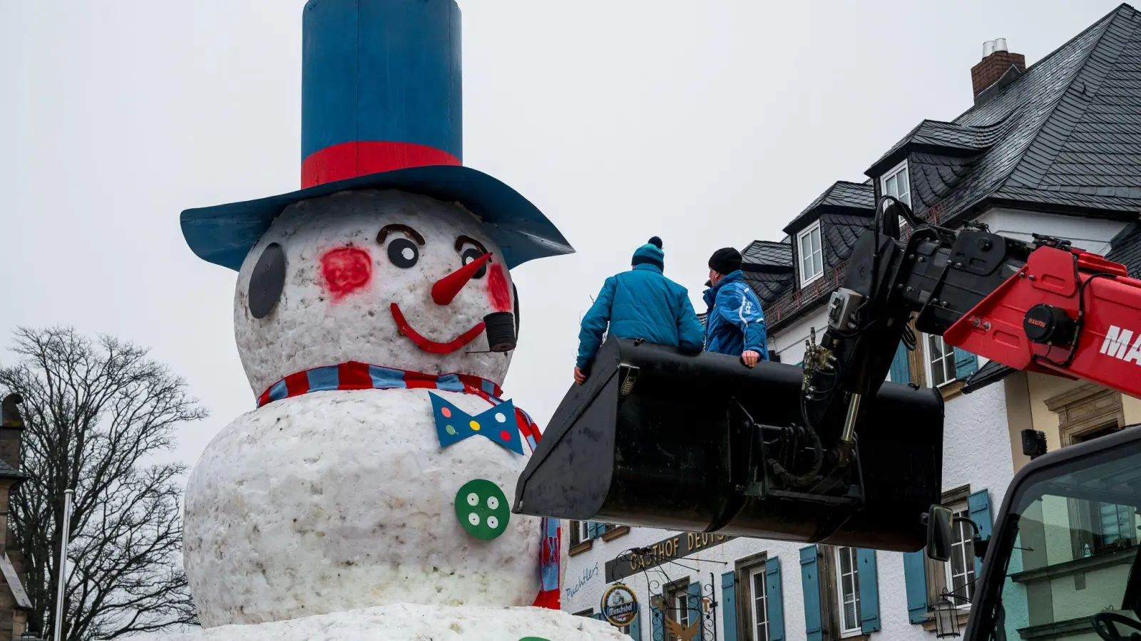 So lächelte Schneemann „Jakob“ im Jahr 2023. (Archivbild) (Foto: Daniel Vogl/dpa)