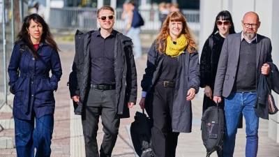 Eine Delegation der Berliner Linken traf sich im Haus der Statistik mit Vertretern von Grünen und SPD. (Foto: Sebastian Christoph Gollnow/dpa)