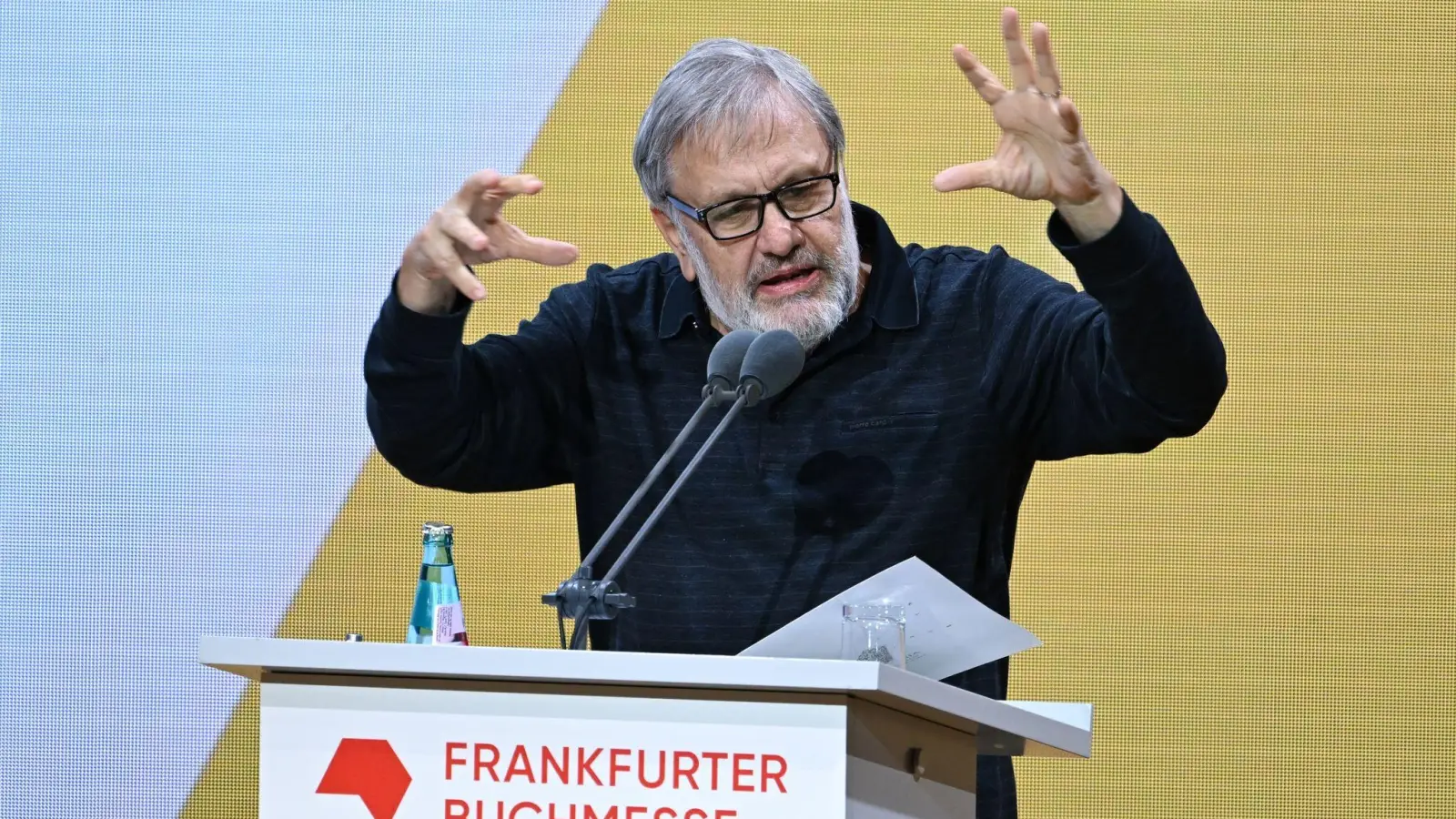 Der slowenische Philosoph Slavoj Zizek bei der Eröffnungsfeier der Frankfurter Buchmesse. (Foto: Arne Dedert/dpa)