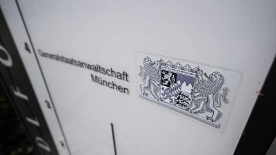 Die Fassade des Gebäudes soll mit diversen Schriftzügen versehen worden sein. (Symbolbild)  (Foto: Felix Hörhager/dpa)