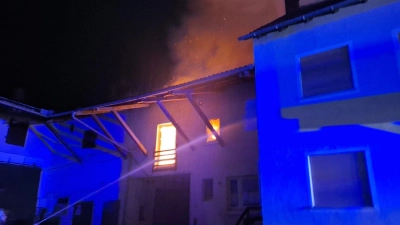 Brand in Krautostheim (Gemeinde Sugenheim): In der Nacht zum Donnerstag brannte ein leer stehender Anbau einer alten Hofstelle. (Foto: Rainer Weiskirchen)