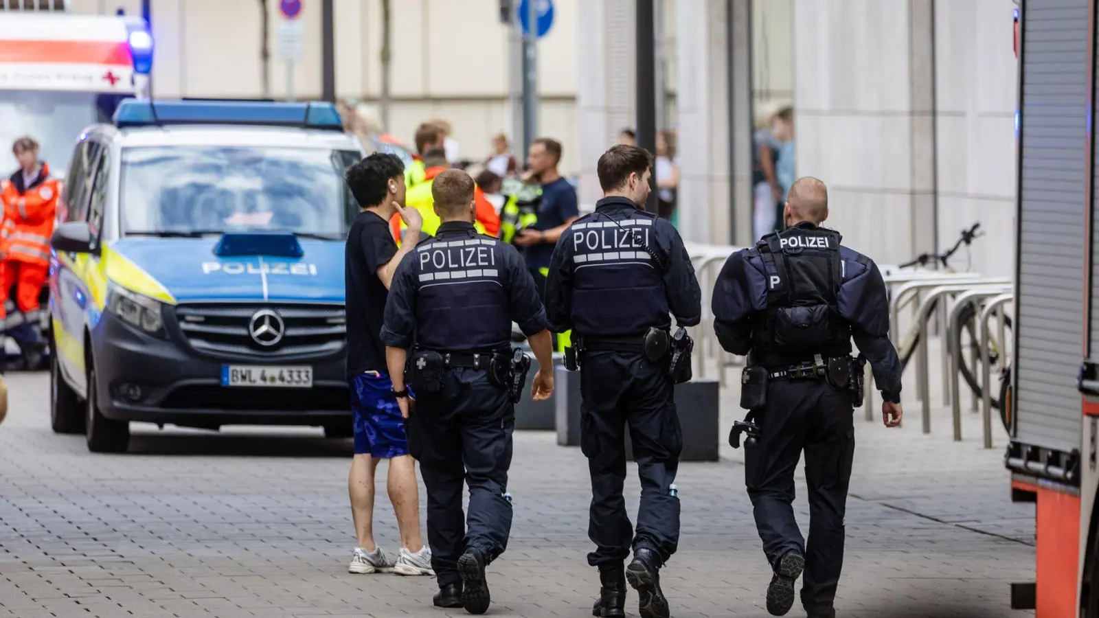 Die Tat ereignete sich in einem großen Einkaufszentrum nahe dem Stuttgarter Hauptbahnhof.  (Foto: Christoph Schmidt/dpa)