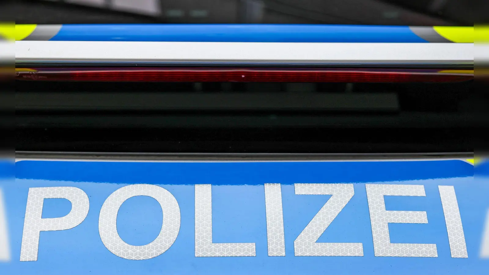 Eine Polizeistreife griff das verwirrte Ehepaar in Dautenwinden auf. (Symbolbild: Christoph Reichwein/dpa)