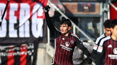 Der Nürnberger Can Yilmaz Uzun jubelt über seinen Treffer zum 1:0. (Foto: Daniel Karmann/dpa)