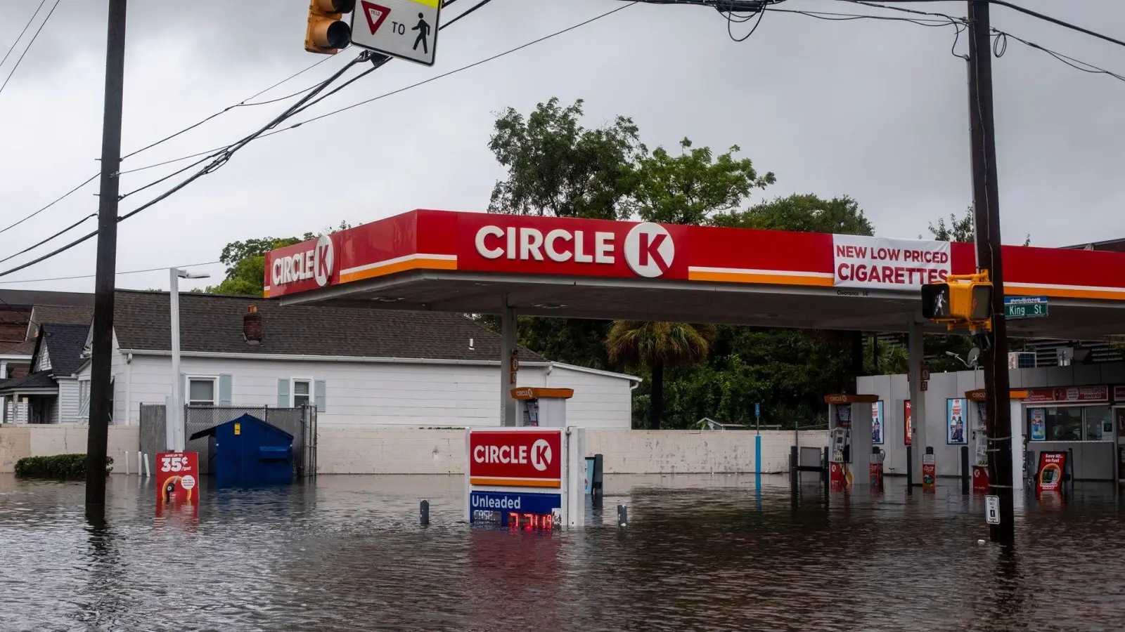 Bereits zu Beginn der Woche sorgten Ausläufer von „Debby“ etwa in Charleston in South Carolina für Überschwemmungen. Nun ist der Sturm dort erneut auf Land getroffen. (Foto: Henry Taylor/The Post And Courier/AP/dpa)