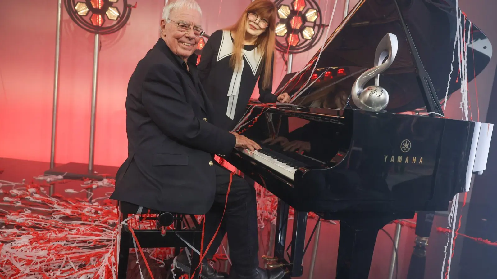 Komponist Christian Bruhn hat nicht nur Hits für Katja Ebstein geschrieben, sondern auch Titelmusiken, etwa für „Heidi“. (Archivbild) (Foto: Joerg Carstensen/dpa)