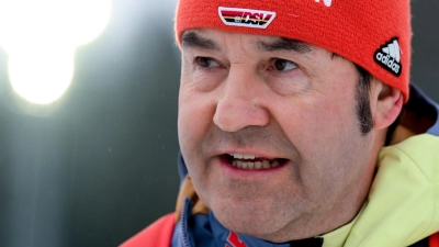 DSV-Sportdirektor Horst Hüttel sieht nach Berichten um mögliche Manipulationsmethoden im Skispringen Handlungsbedarf. (Archivbild) (Foto: Hendrik Schmidt/dpa)