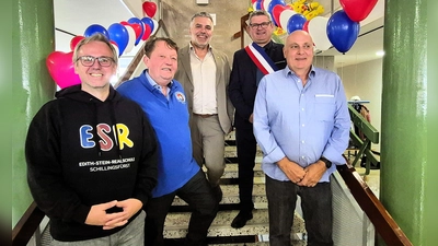 Freuen sich über die Freundschaft (von links): Marcus Pfalzer, Friedrich-Claus Grüber, Markus Dinzl, Bernard Rual und Gilles Chalard. (Foto: Margit Schwandt)