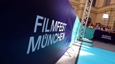 Gillian Anderson, Stellan Skarsgård und viele andere waren zu Gast: Das Filmfest München bot als Treffpunkt für Filmschaffende und Kinofans zehn Tage lang ein vielseitiges Programm. (Illustration) (Foto: Karl-Josef Hildenbrand/dpa)