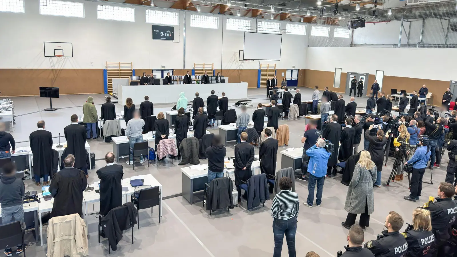 Das Landgericht Bamberg verlegte einen großen Prozess in eine Sporthalle der Bundespolizei. (Foto: Daniel Löb/dpa)