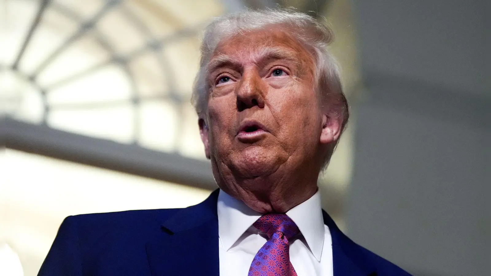 Donald Trump treibt seine Pläne für ein großes neues Raketenabwehrsystem in den USA voran.  (Foto: Julia Demaree Nikhinson/AP/dpa)