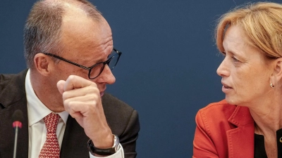 Der Kanzler stellt sich hinter Sparpläne der Familienministerin beim staatlichen Unterhaltsvorschuss - kündigt aber weitere Gespräche an. (Archivbild) (Foto: Kay Nietfeld/dpa)