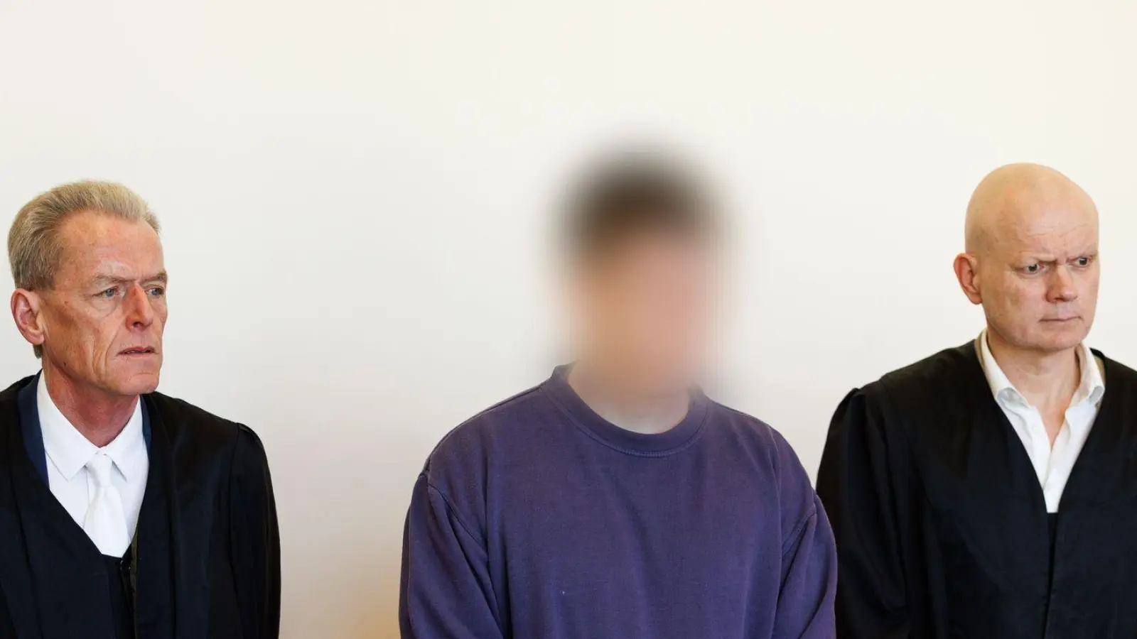 Der Mordprozess hat am Landgericht Detmold mit einem Geständnis des Angeklagten begonnen. (Foto: Friso Gentsch/dpa)