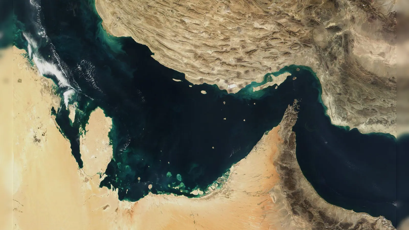 Der Kampf um die Straße von Hormus dauert an. (Archivbild) (Foto: -/The Visible Earth/NASA/dpa)