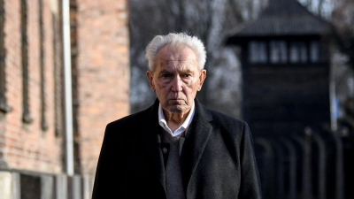 2020 besuchte Höllenreiner das ehemalige Konzentrationslager Auschwitz-Birkenau (Archiv). (Foto: Britta Pedersen/dpa-Zentralbild/dpa)