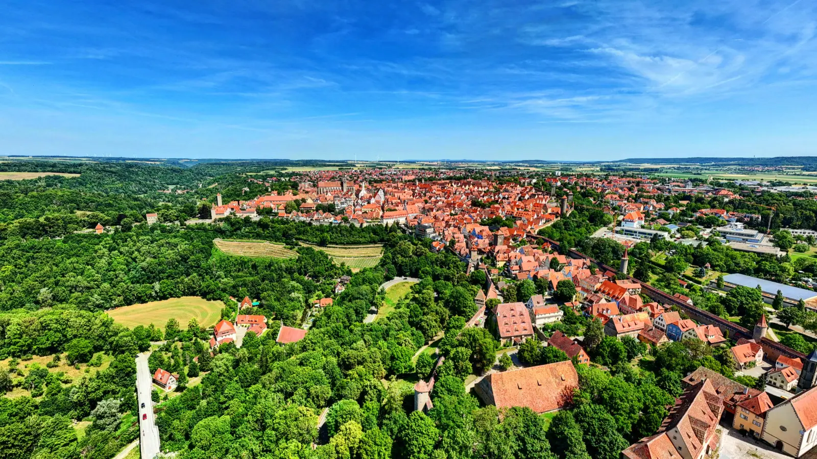 Aus der Vogelperspektive - gesehen über Rothenburg. (Foto: Thomas Hörber)