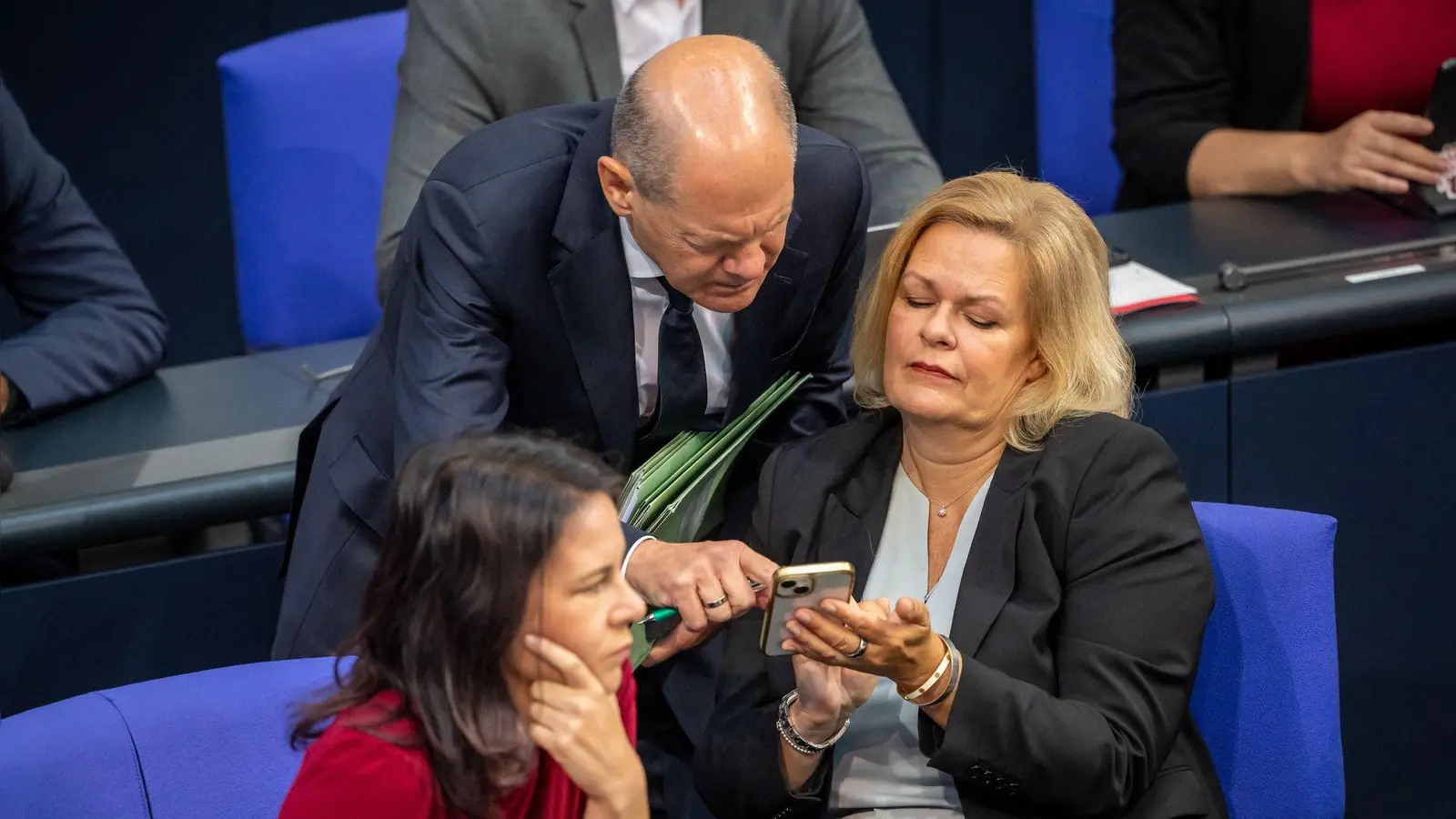 Sachverständige haben einige Änderungen an den Entwürfen für das sogenannte Sicherheitspaket vorgeschlagen. (Archivfoto) (Foto: Michael Kappeler/dpa)