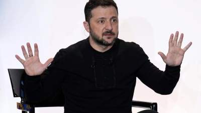 Der ukrainische Präsident Selenskyj wirft Russland einen Verstoß gegen die Abmachung zum Verzicht auf Schläge gegen Energieanlagen vor.  (Foto: Aurelien Morissard/AP/dpa)