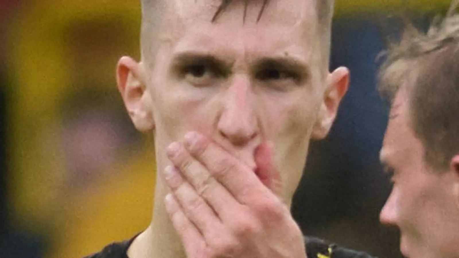 Im neuen Vertrag von Nico Schlotterbeck beim BVB soll eine Ausstiegsklausel verankert sein. (Archivbild)  (Foto: Bernd Thissen/dpa)