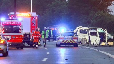 Der Unfall ereignete sich den Angaben eines Polizeisprechers zufolge gegen 03.05 Uhr auf der Fahrbahn Richtung Trier. (Foto: Daniel Evers/dpa)