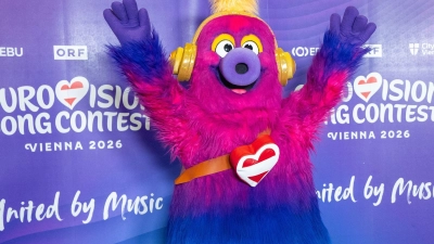 „Auri“ heißt das Maskottchen des 70. ESC in Wien. (Foto: Georg Hochmuth/APA/dpa)